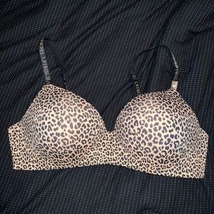 Victoria’s Secret T-shirt Lightly Lined Wireless Bra
